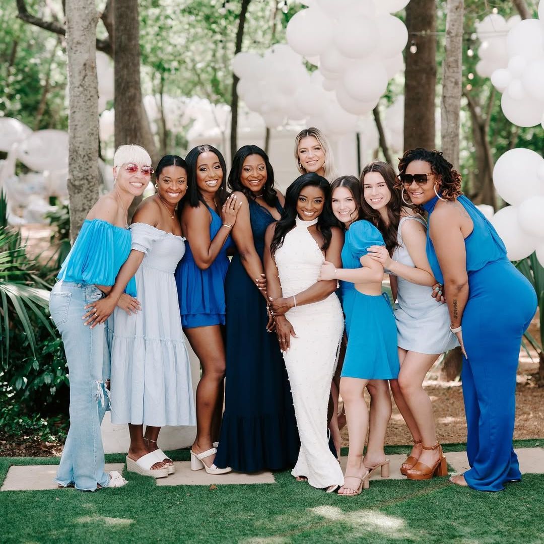 Simone Biles tuvo un 'bridal shower' donde sus invitados se convirtieron en su amuleto de la suerte.