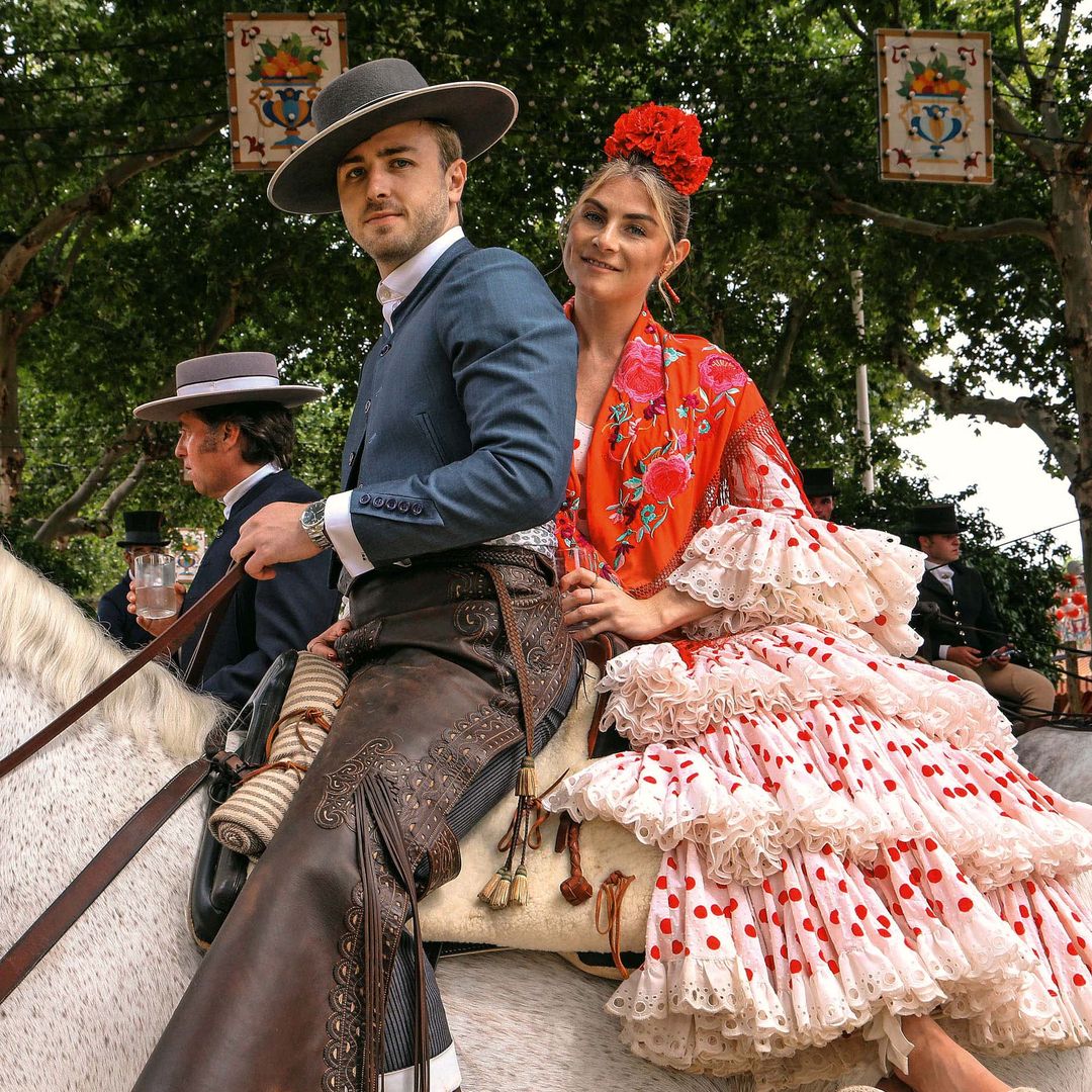 Luis con su novia Paige Harris en la Feria de Abril