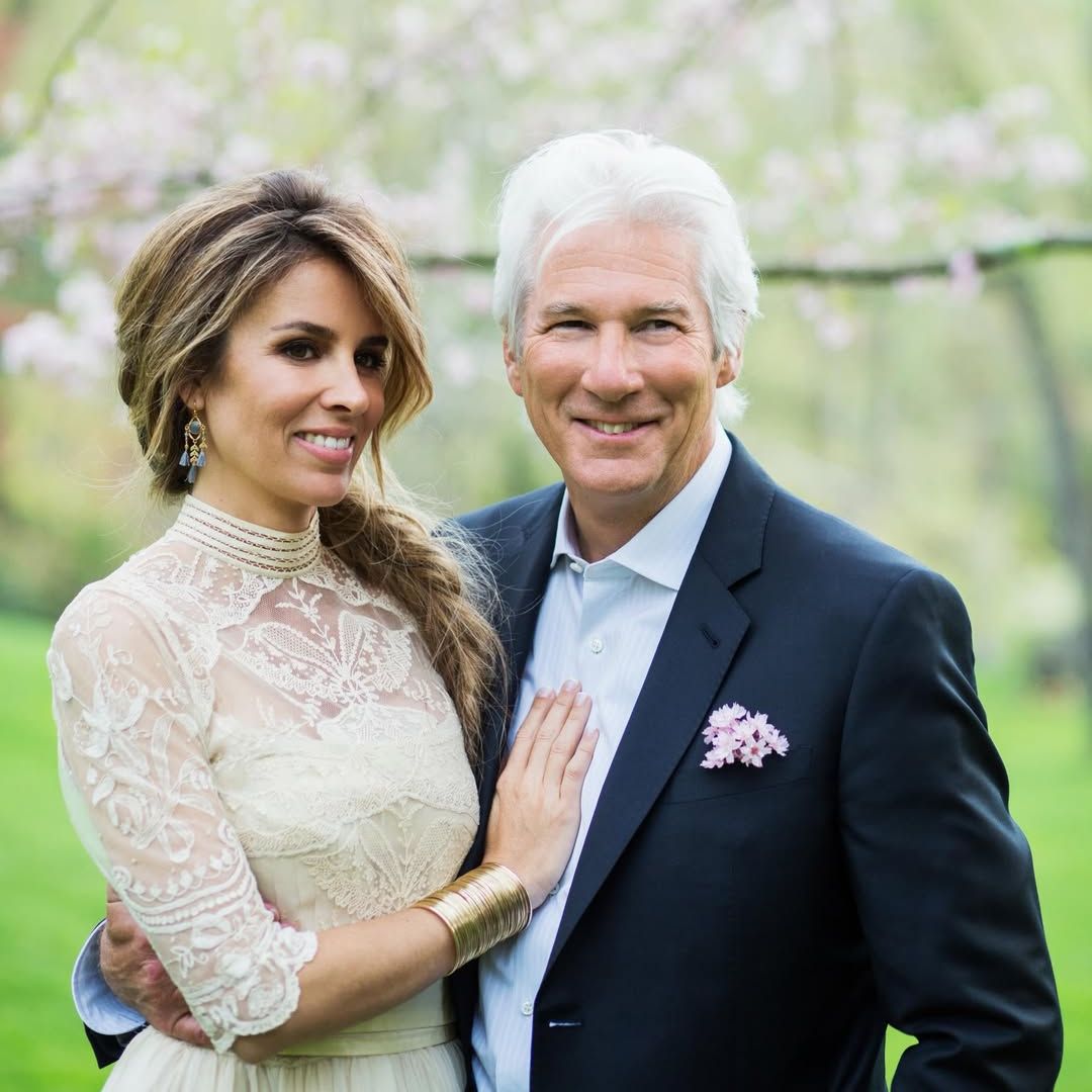 Alejandra Gere abre su álbum de boda para celebrar 8 años de matrimonio con Richard Gere: "Más hijos, más risas y el mismo final feliz con el que soñé"
