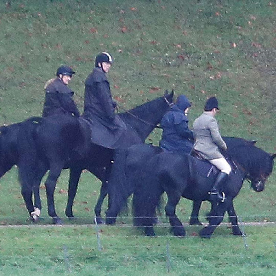 Paseos a caballo y naturaleza, la terapia del príncipe Andrés junto a Isabel II tras su dimisión