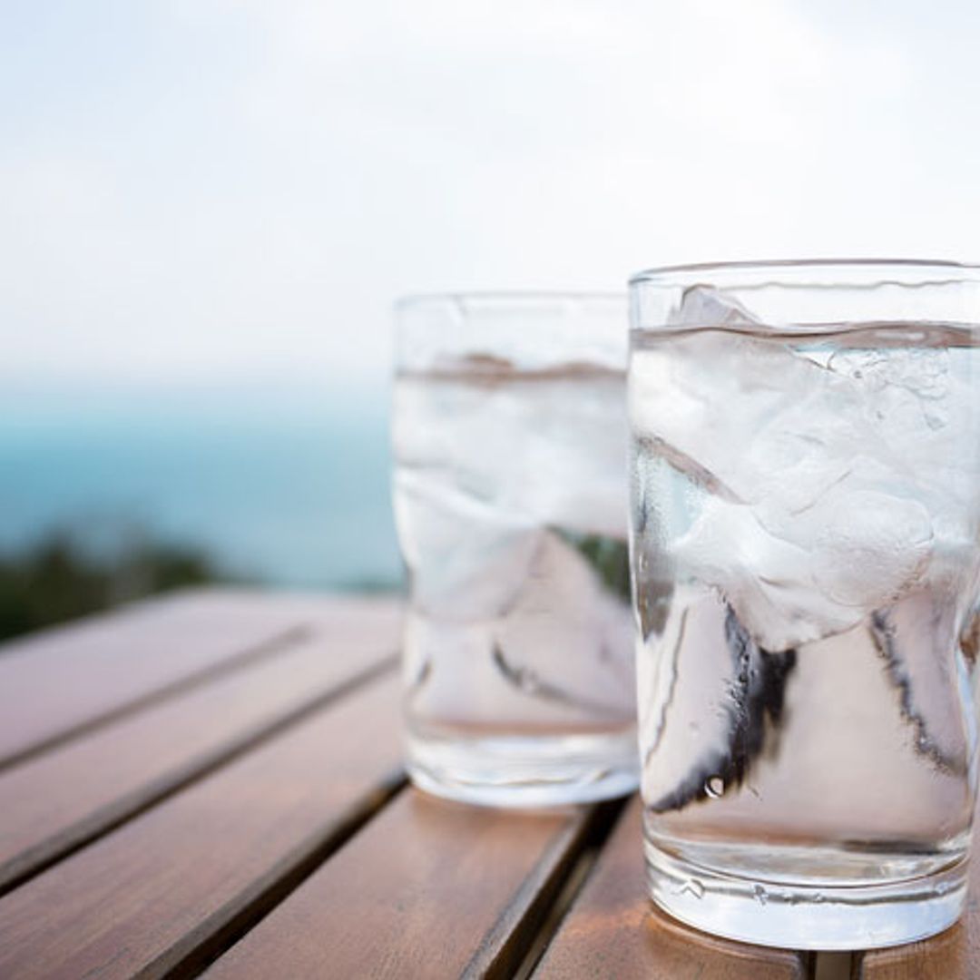 ¿Agua? No, café, cola y cerveza transparentes