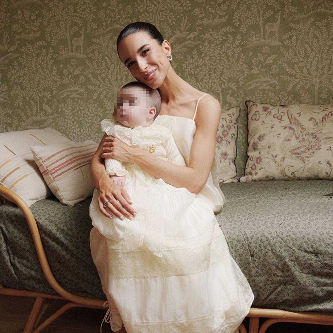 Así ha celebrado Laura Corsini el espectacular bautizo de su hijo, de 6 meses: del menú a la decoración de las mesas