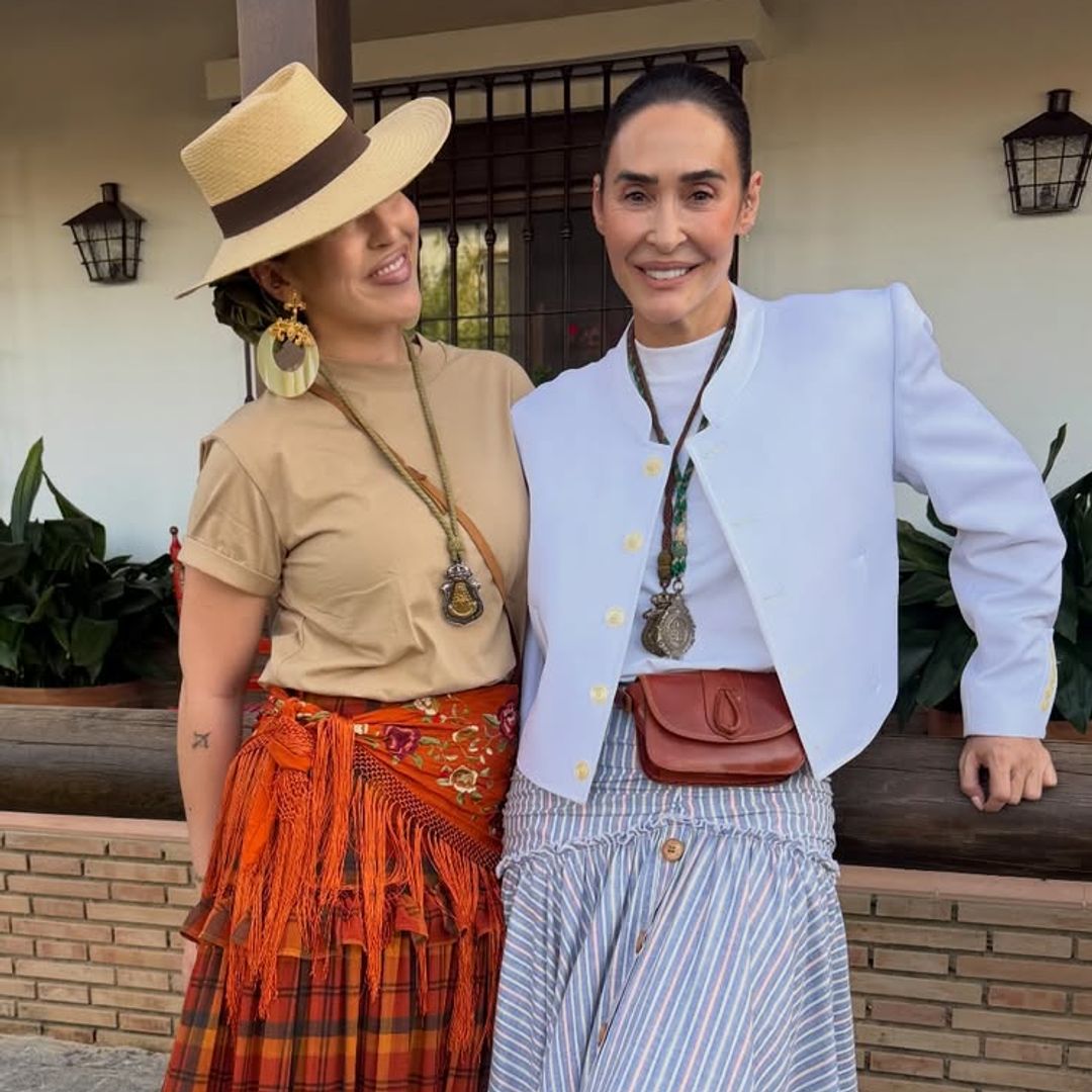 Vicky Martín Berrocal enseña los rincones favoritos de su casa en El Rocío: un refugio con patio andaluz, estatua de su padre y un cuarto lleno de vestidos tradicionales