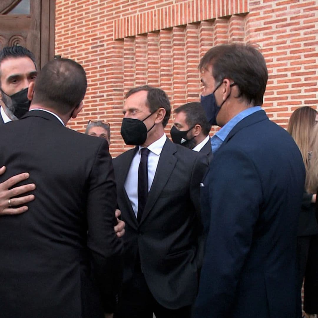 Familia, amigos y compañeros homenajean a Lorenzo Sanz en una misa funeral 15 meses después de su fallecimiento