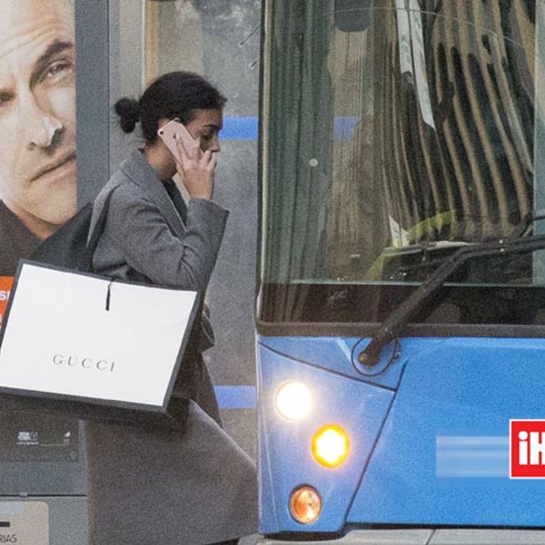 En ¡HOLA!, Georgina Rodríguez, del 'bugatti' de Ronaldo al autobús urbano