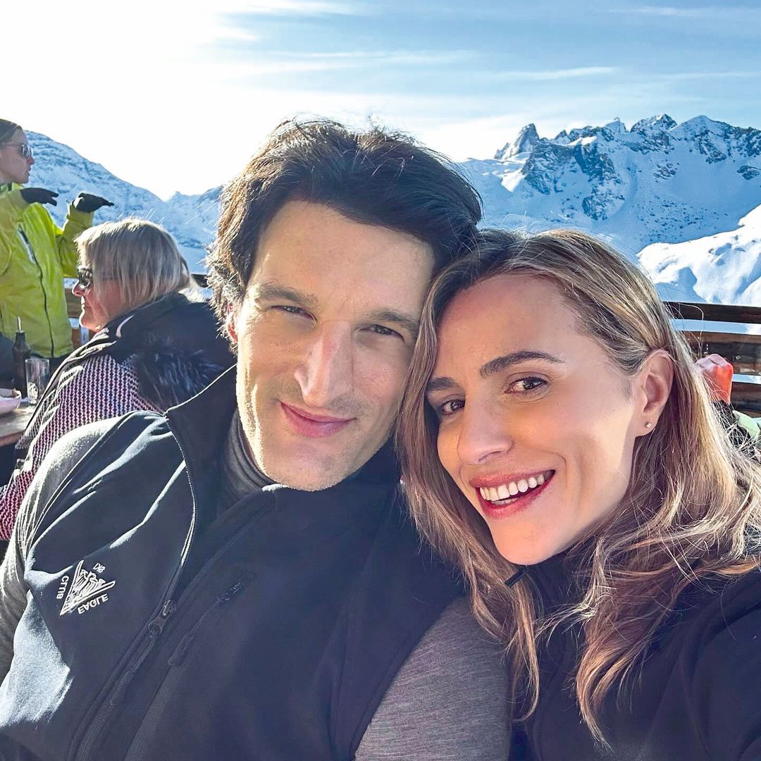 Rafa Medina posa junto a su mujer, Laura Vecino