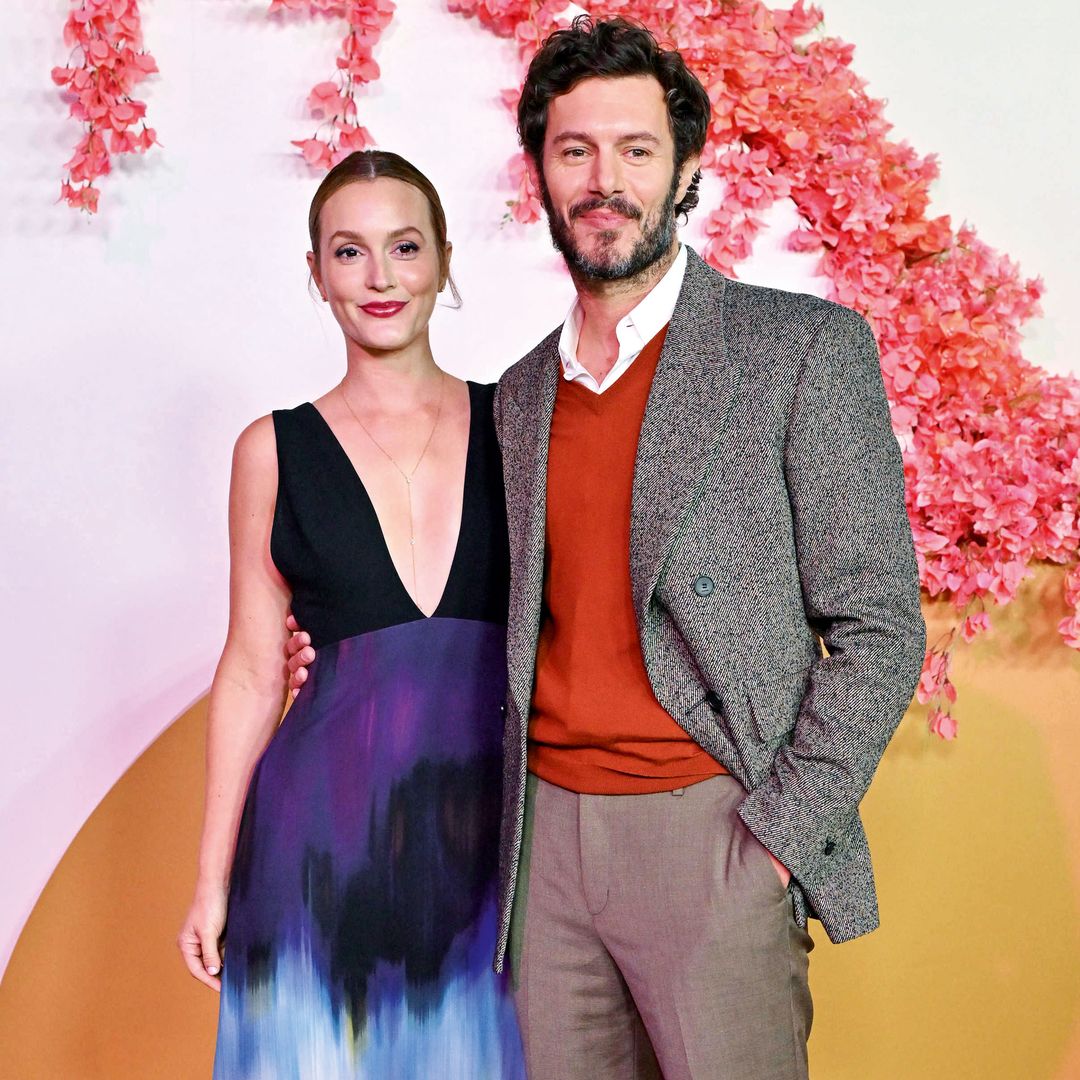 Adam Brody y Leighton en un 'photocall'