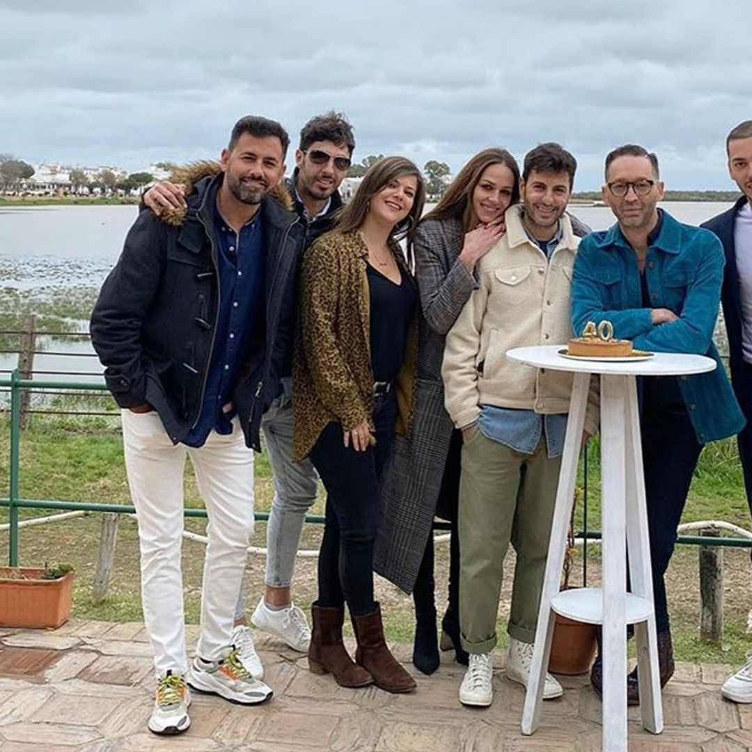 Eva González, en El Rocío con sus amigos mientras Cayetano Rivera vuelve a los ruedos