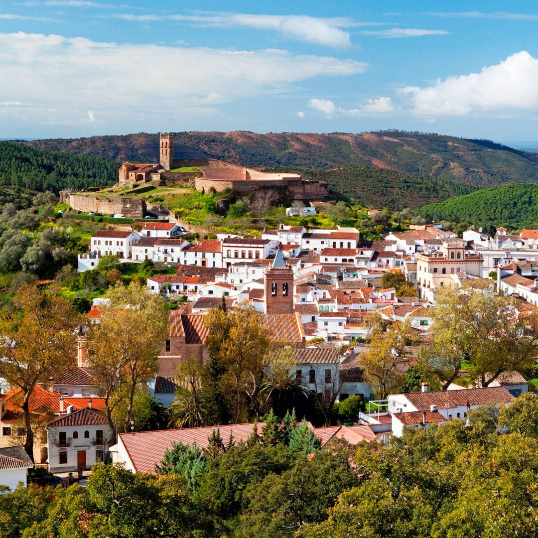 Aroche, el secreto mejor guardado de la Sierra de Huelva: un museo al aire libre entre dehesas y castillos