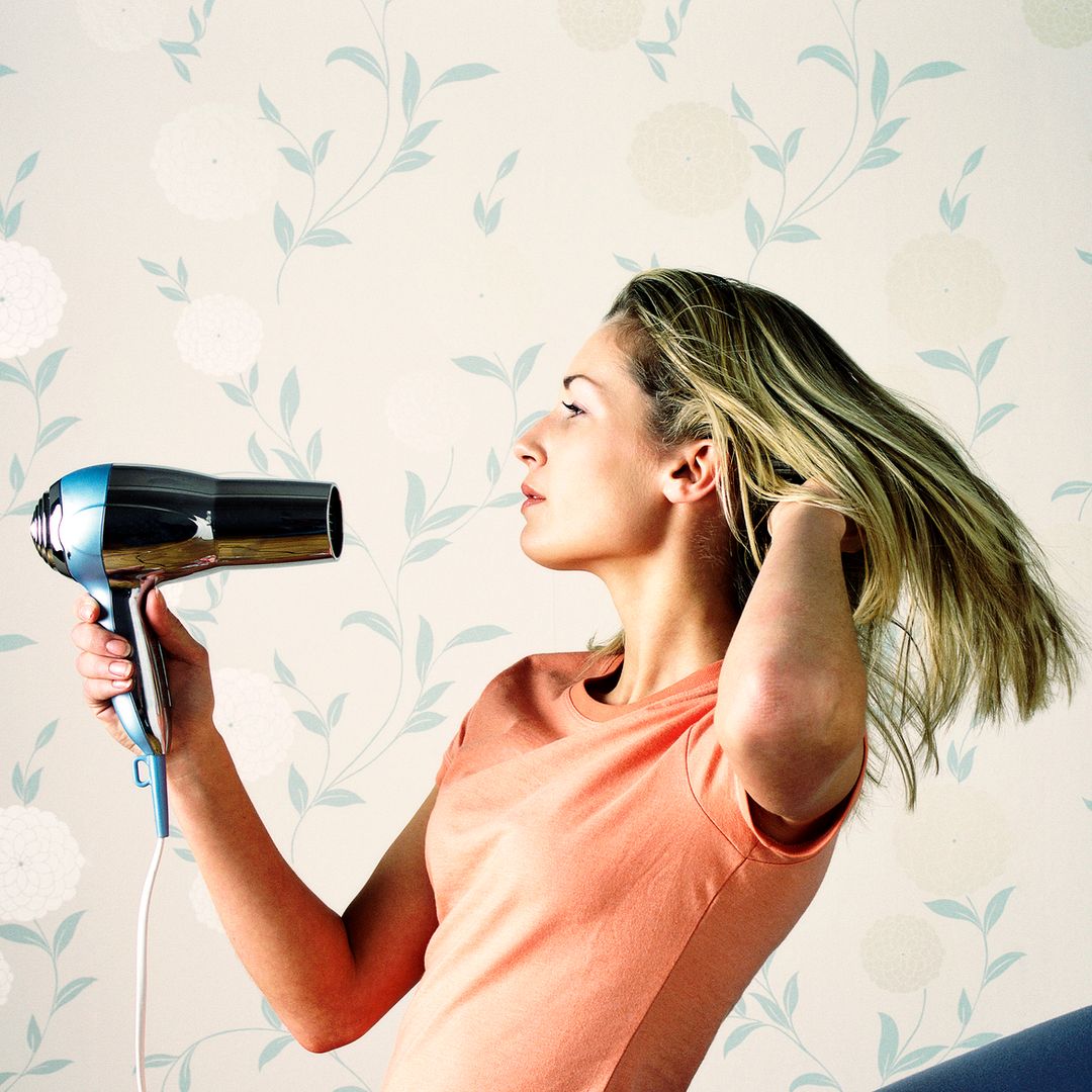 El secador profesional que transforma tu pelo cada mañana: más brillo, menos encrespamiento y un precio irresistible