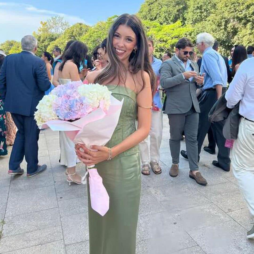Look de invitada en una graduación