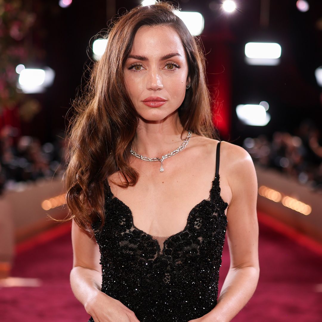 Ana de Armas luce físico impresionante en una nueva –y poco usual– foto en bikini
