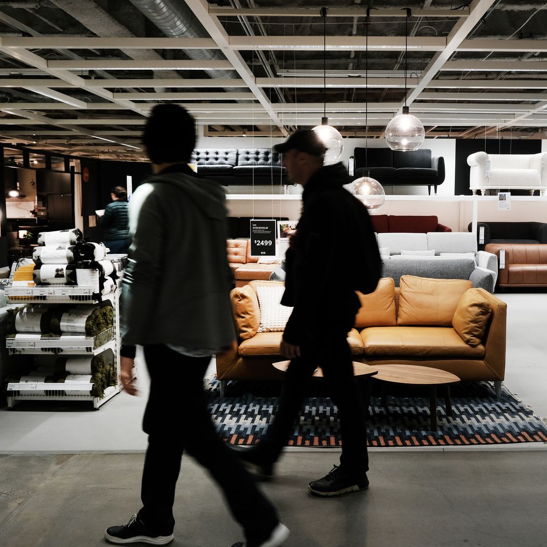 Una conocida marca de muebles emociona a los vecinos de Valencia por darles una solución ante el temporal