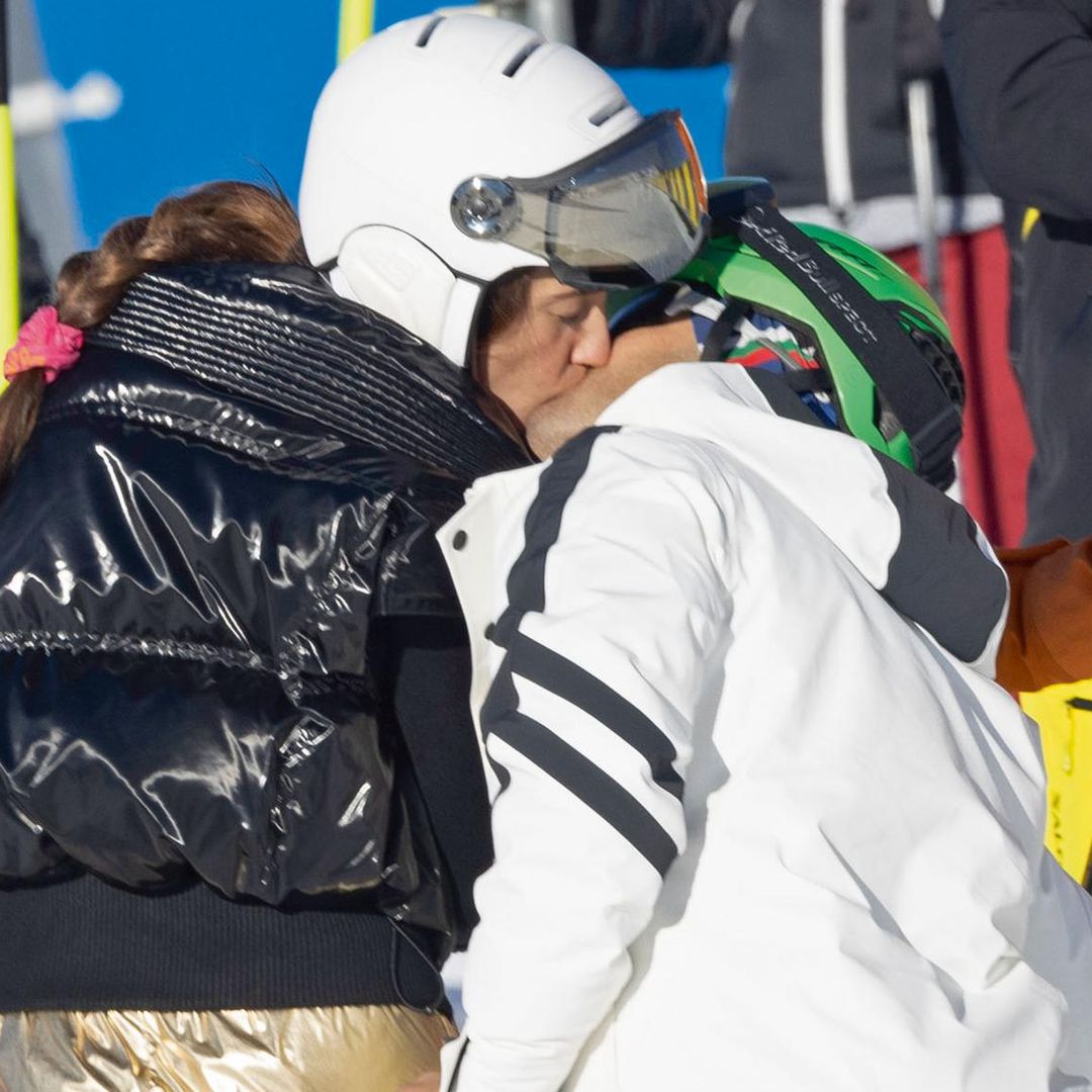 En ¡HOLA!, María Pedraza y Jason Fernández: un amor que derrite la nieve en Baqueira