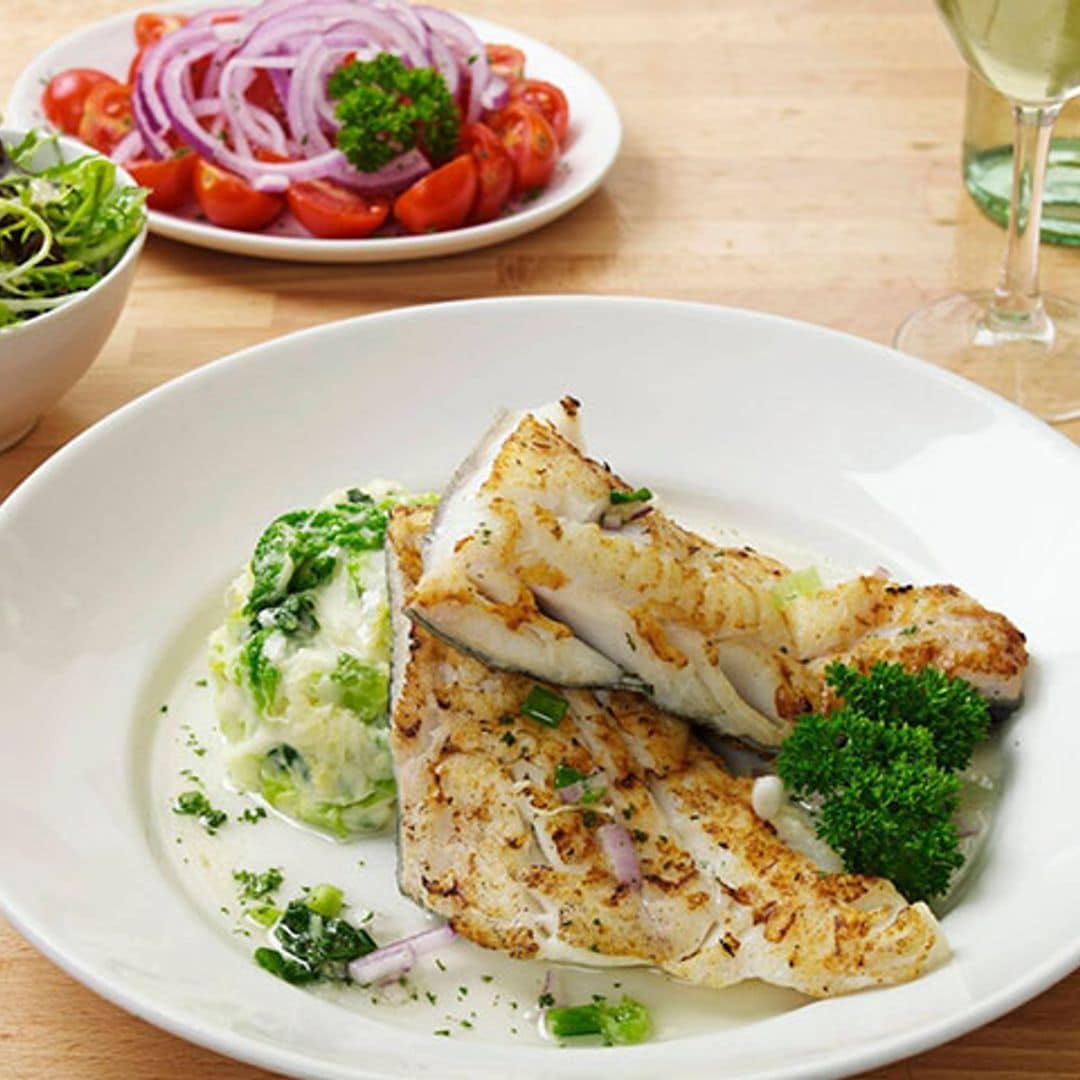 Rodaballo al horno con ensalada de repollo