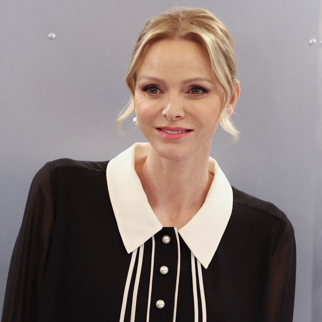 Charlene de Mónaco nos propone un reto: encontrar todas las perlas escondidas en su look