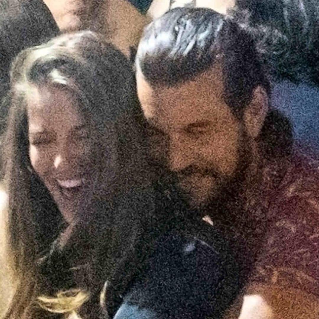 Mario Casas y Desiré Cordero, los besos y la complicidad de la nueva pareja sorpresa del verano