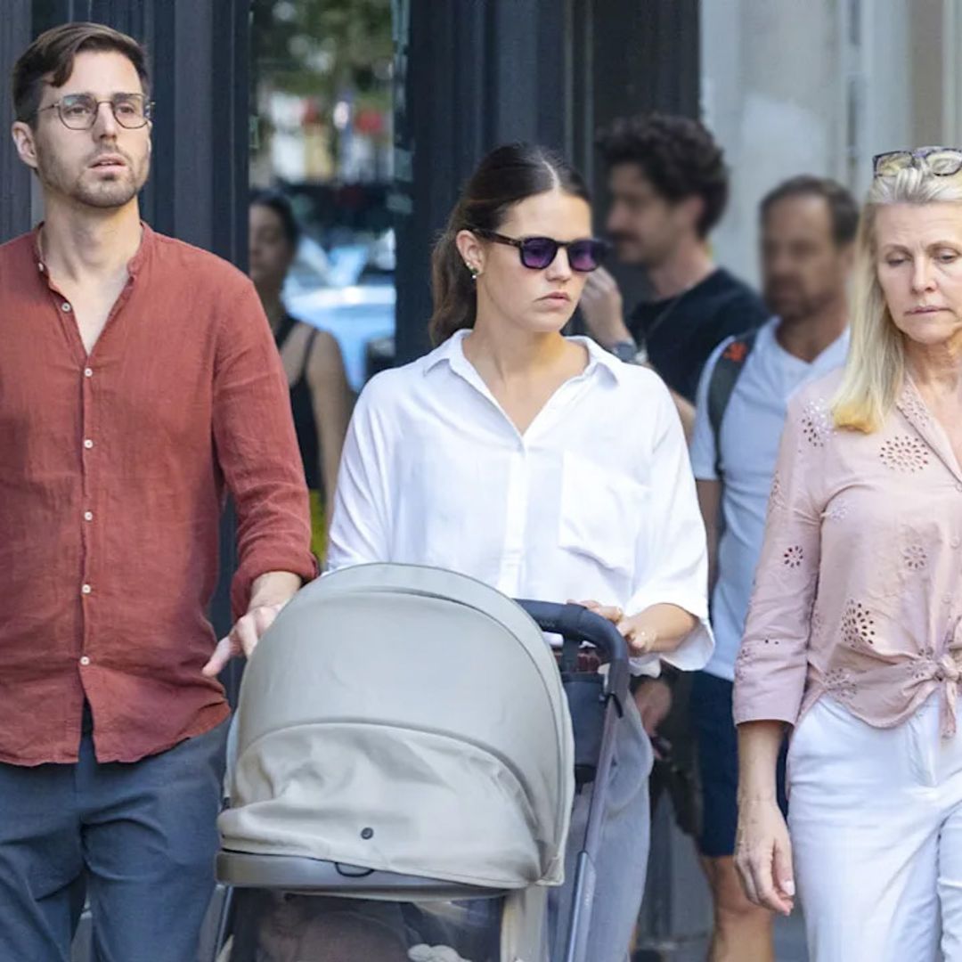 Las imágenes del plan familiar de Isabelle Junot con su hija Philippa, su madre y su hermano