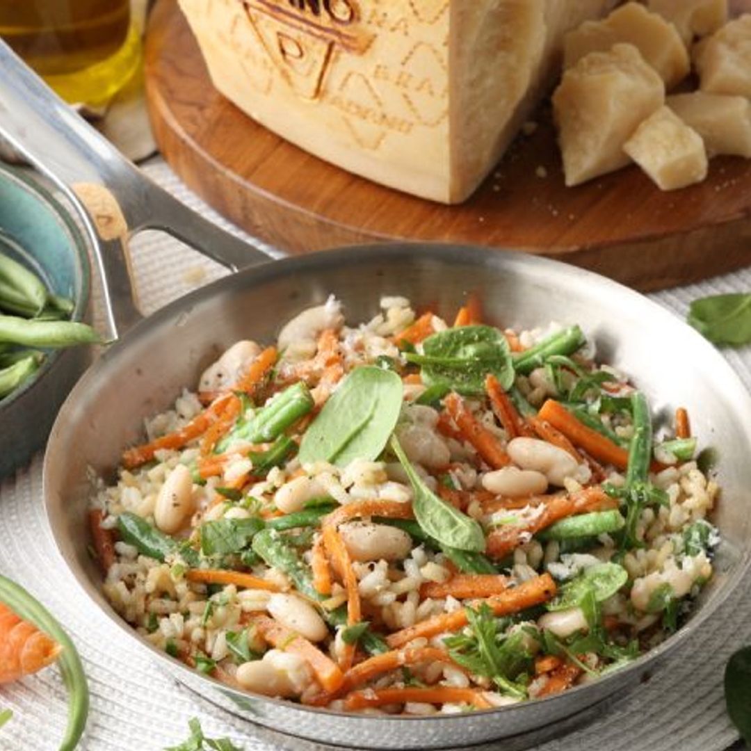Ensalada de arroz con verduritas de verano y queso Grana Padano