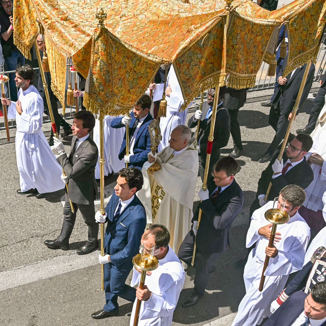De los "¡Viva el Rey!" a la procesión histórica: así hemos vivido el minuto a minuto de la multitudinaria misa