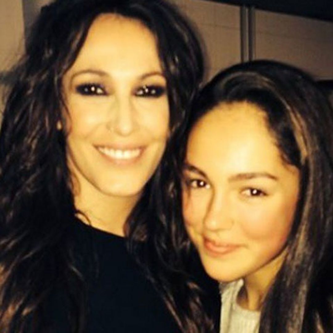 Malú consuela a María Parrado tras el repentino fallecimiento de su padre