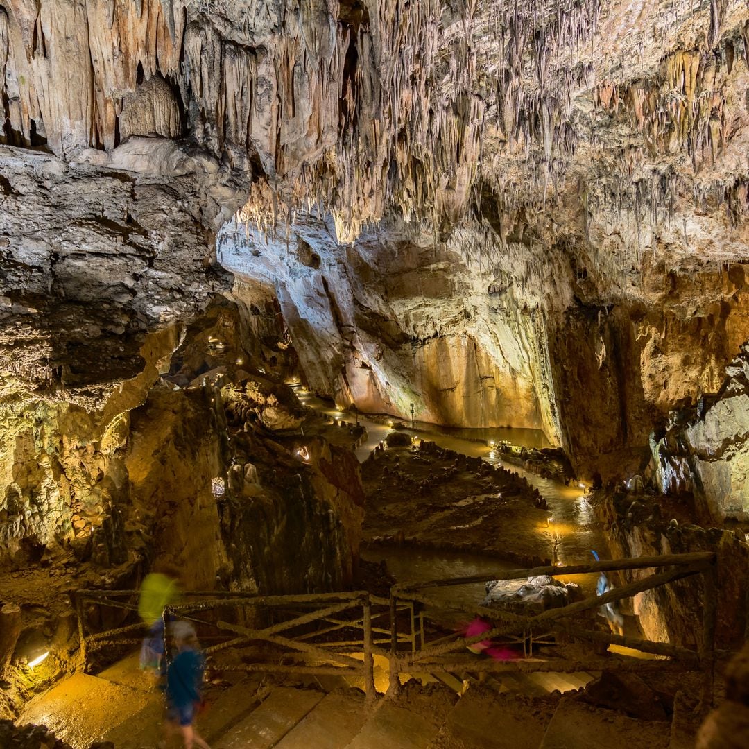 Cuevas de Valporquero, León