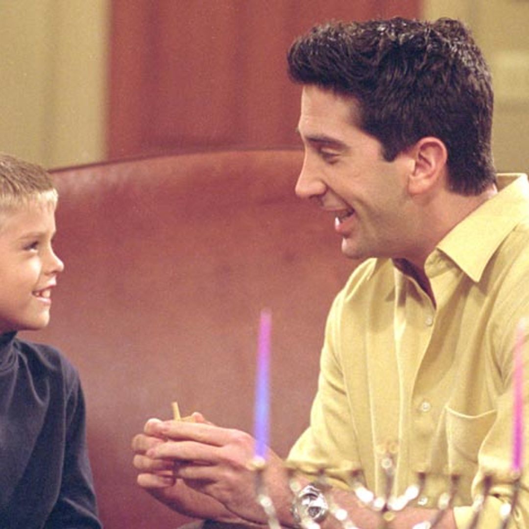 ¿Te acuerdas del hijo de Ross en 'Friends'? ¡Ni te imaginas cómo ha cambiado!