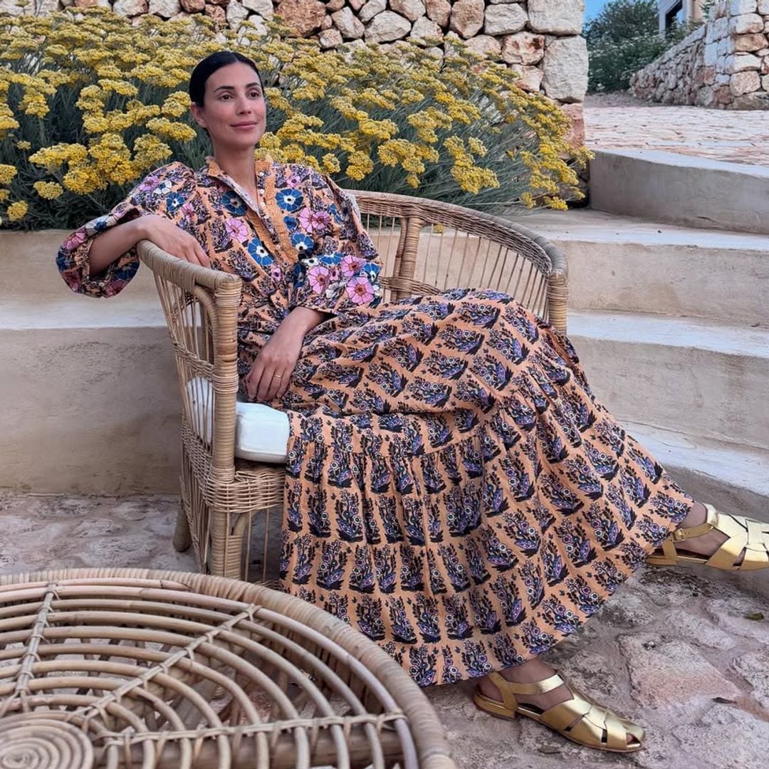 Sassa de Osma con vestido estampado en Menorca