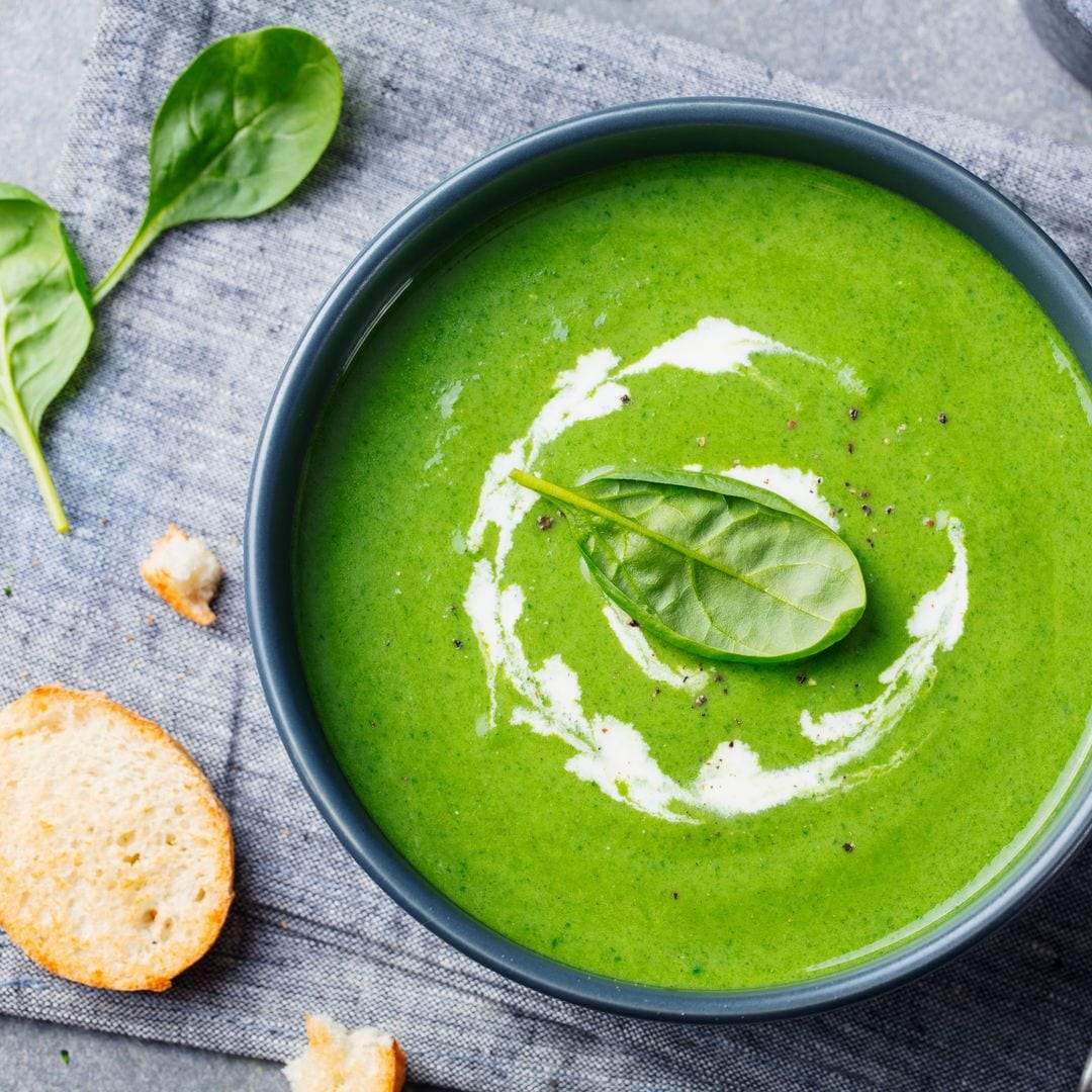 Saludables, fáciles y cargadas de nutrientes: 10 ideas para preparar una crema de espinacas