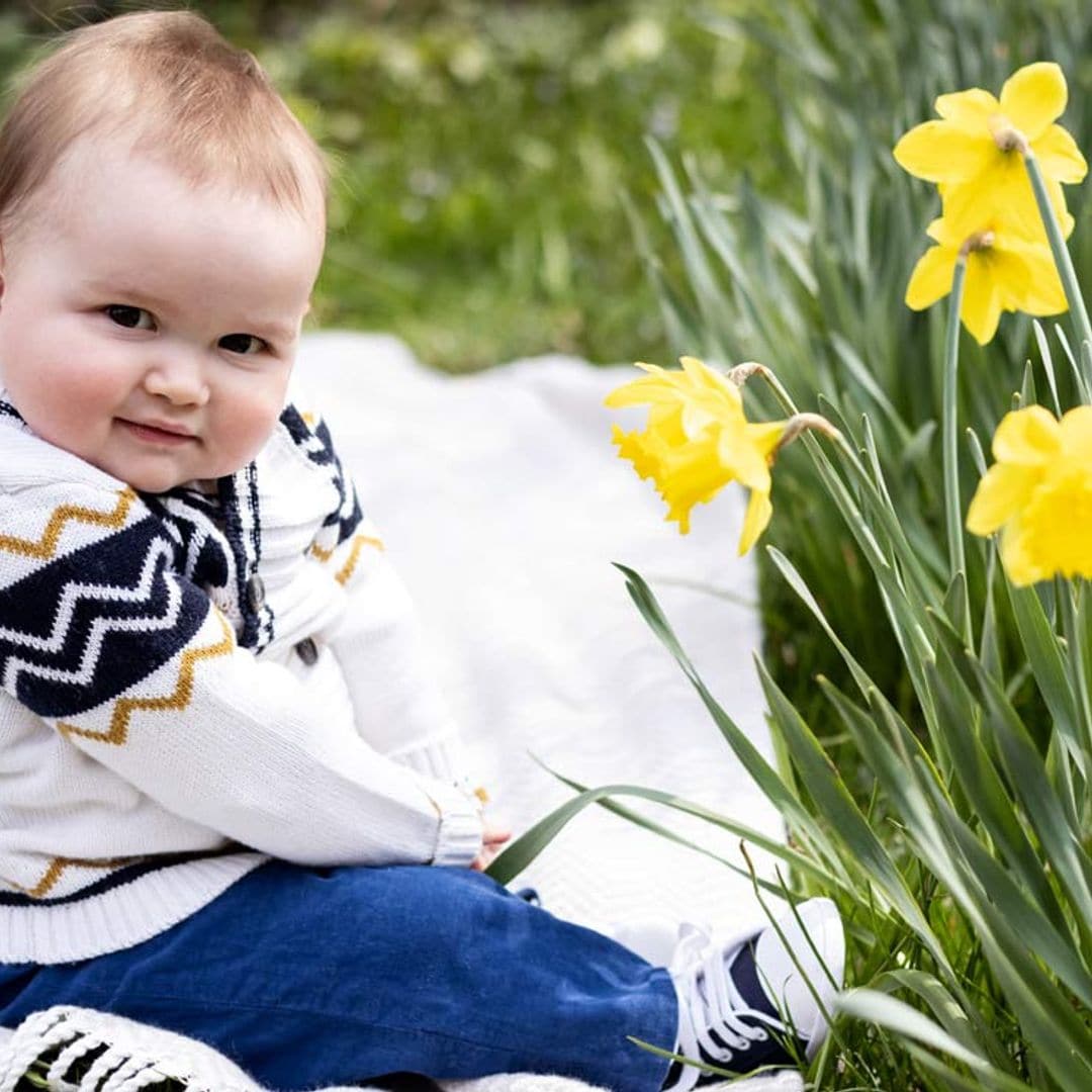 ¡Irresistible! Charles de Luxemburgo posa así de simpático para celebrar su primer cumpleaños