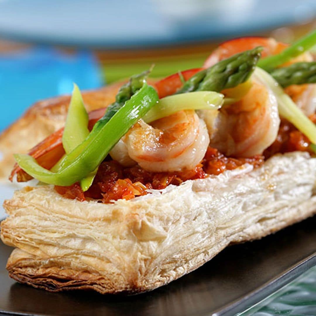 Hojaldre de ajetes con gambas