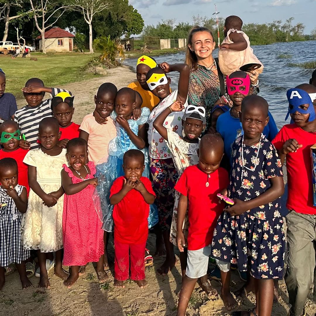 María Galán vive en Uganda. Forma parte de Babies Uganda, donde cuida a numerosos niños