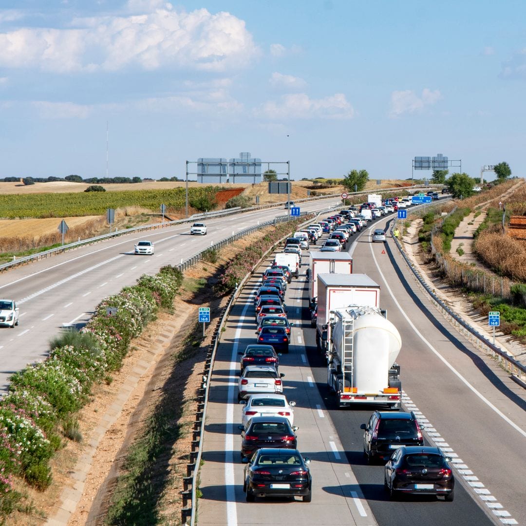 Arranca la 'Operación Salida': la DGT revela las carreteras y las horas 'negras' que debes evitar este fin de semana