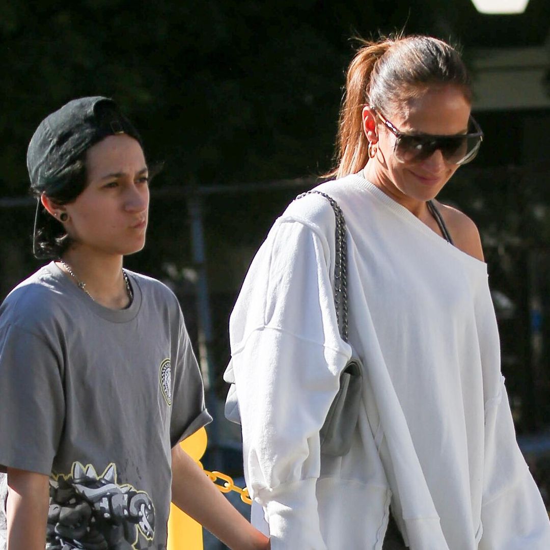 Jennifer Lopez y Emme disfrutan de un día de compras parisinas
