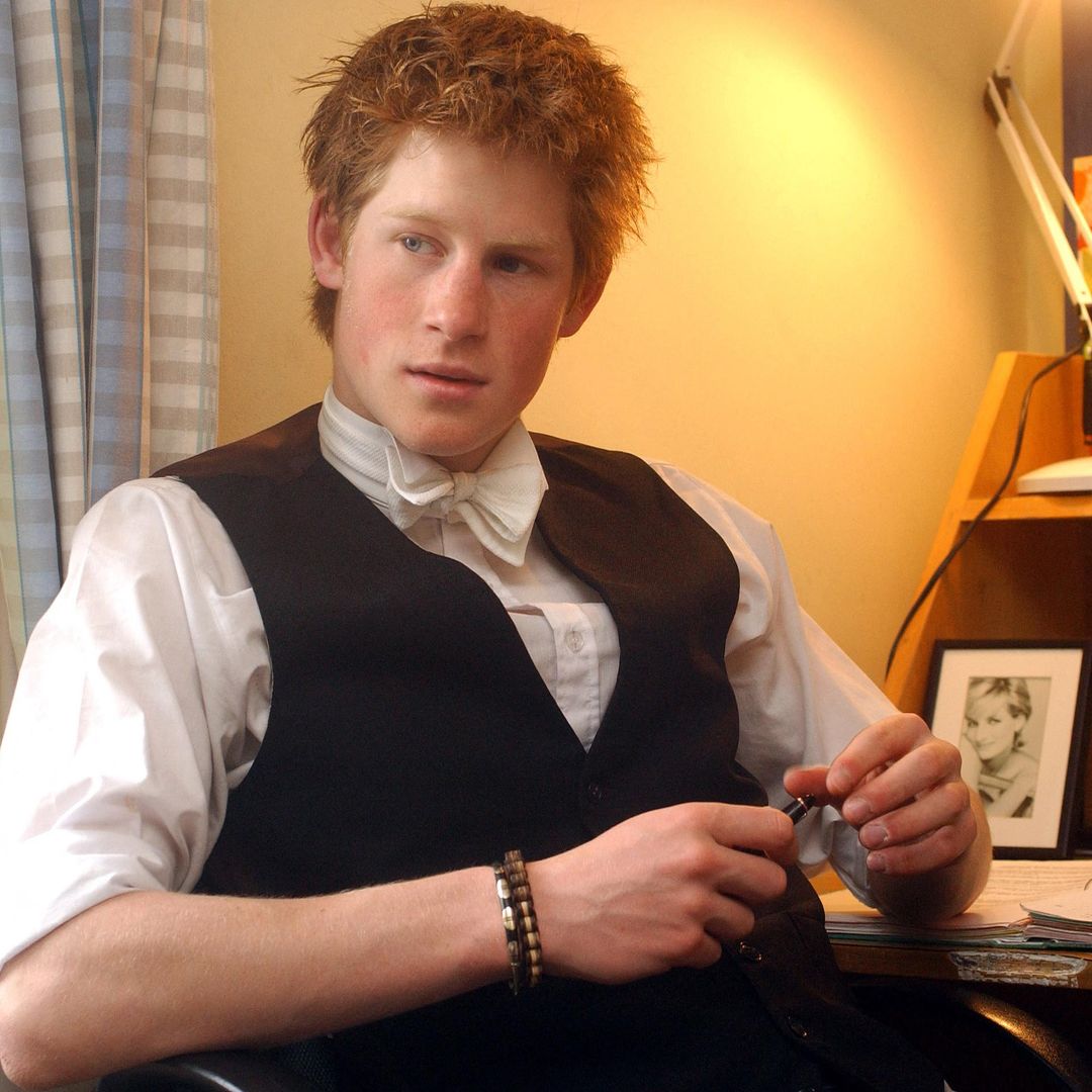 Así recordó el príncipe Harry su llegada a Eton: un santuario, un uniforme fúnebre y el rechazo de su hermano