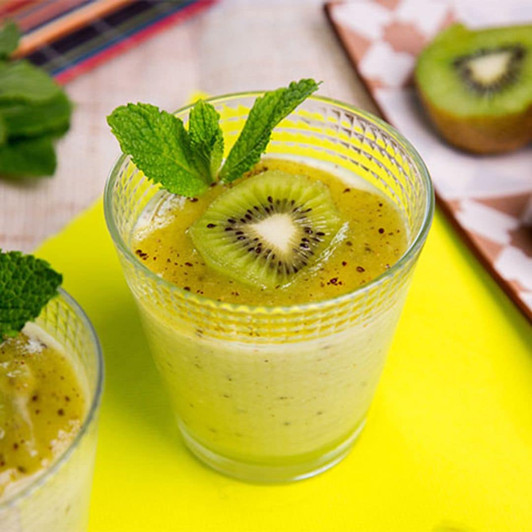 'Mousse' de kiwi con su 'coulis'