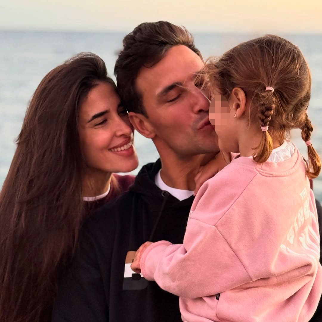 Lidia Torrent y Jaime Astrain anuncian el alta hospitalaria de su hija Elsa: “Acabamos de llegar a casa”