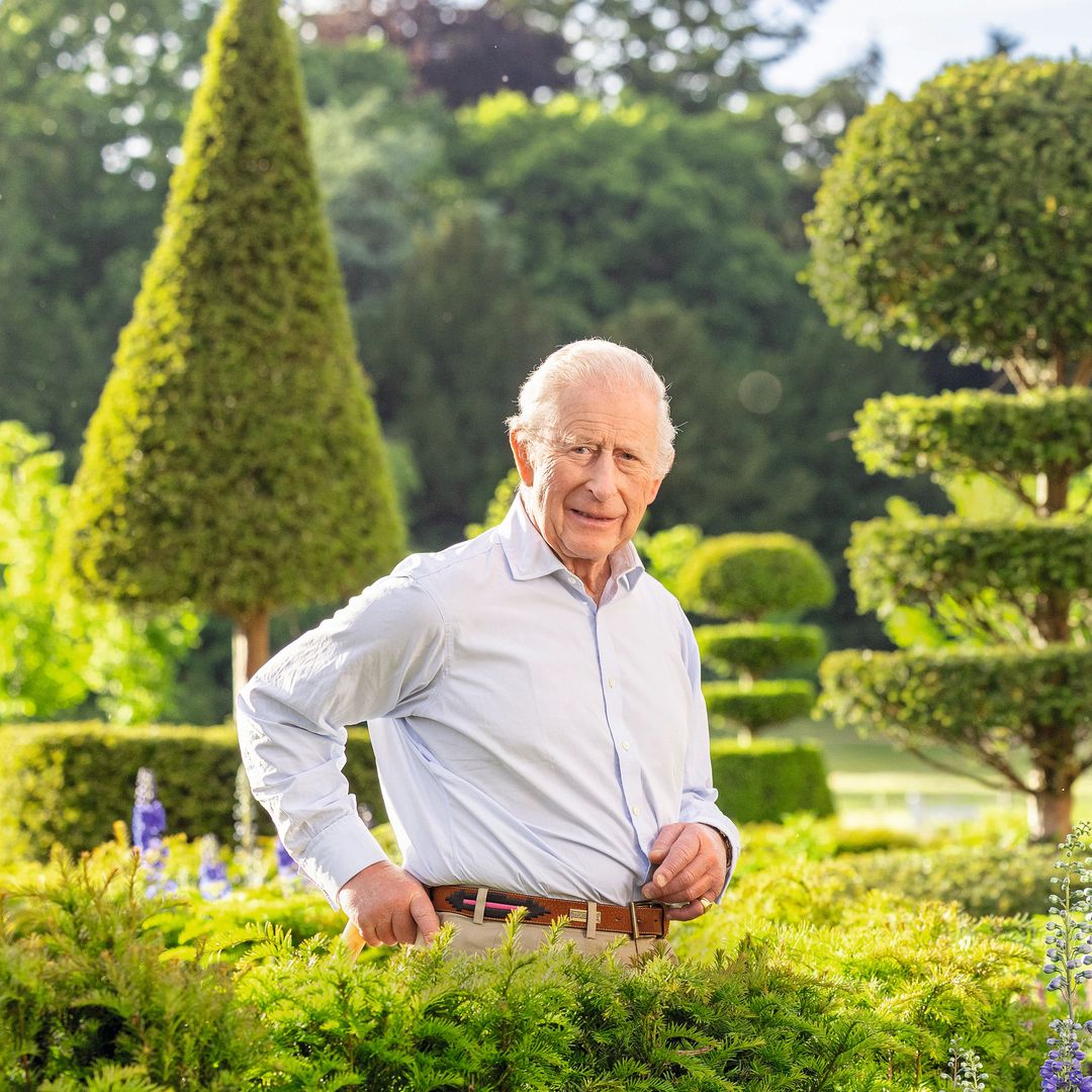 El rey Carlos III, fotografiado en exclusiva en Sandringham, habla de su apasionante proyecto