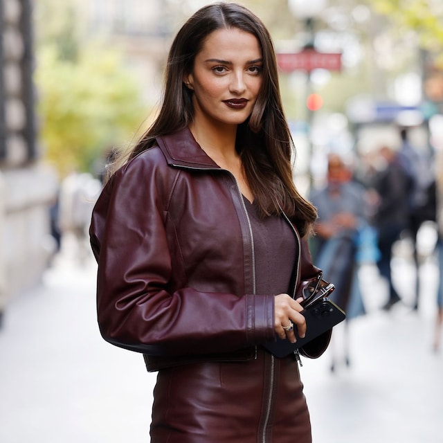 Gabrielle Caunesil París burgundy cuero