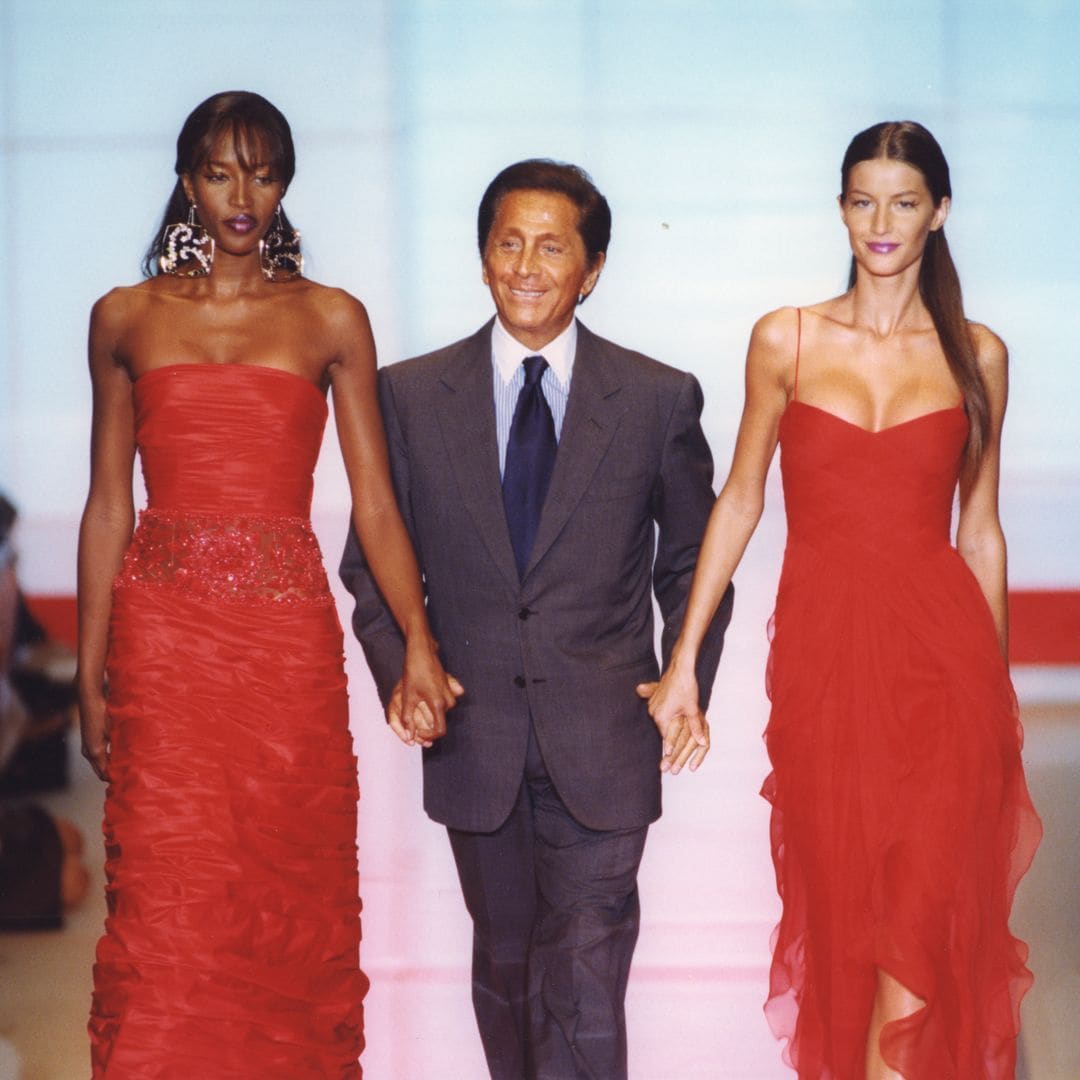 Muere Valentino a los 93 años, 'el último emperador de la moda' que hizo suyo el color rojo