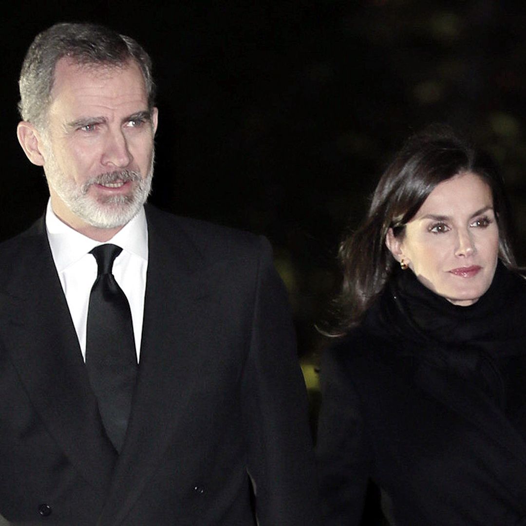 Don Felipe y doña Letizia arropan a la familia de Plácido Arango en un funeral lleno de caras conocidas