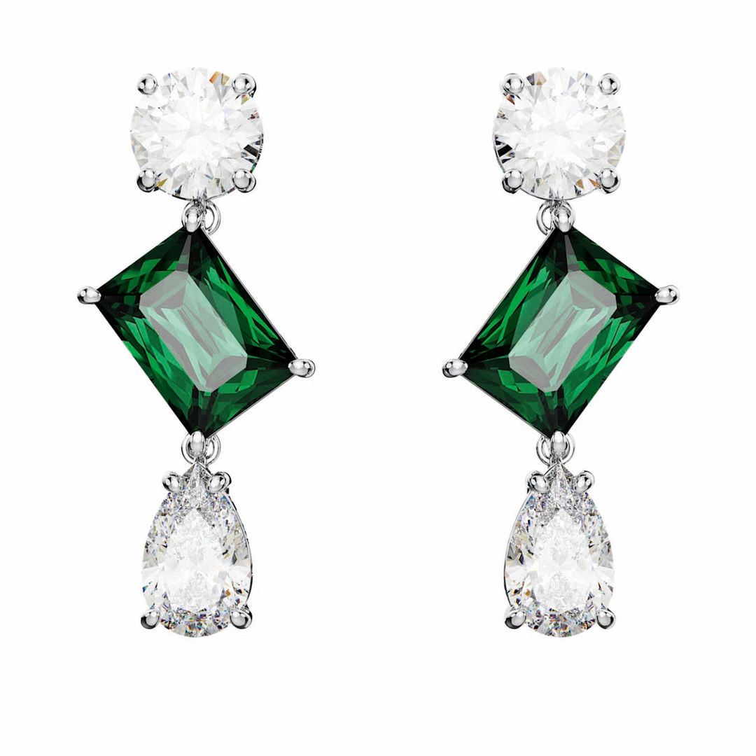 Pendientes
largos 
(139 €), 
de Swarovski.