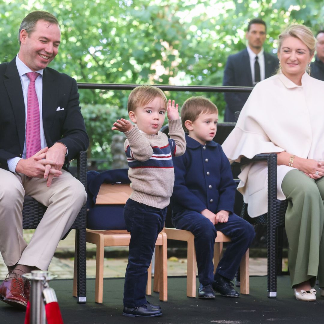 El príncipe François de Luxemburgo cumple 3: de su primera sesión de fotos a su divertido encuentro con el papa León XIV