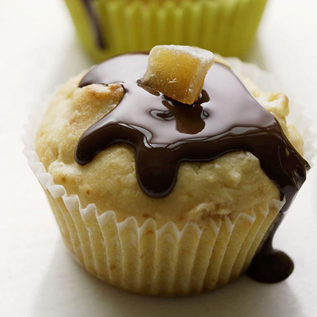 'Muffins' de piña con jengibre confitado