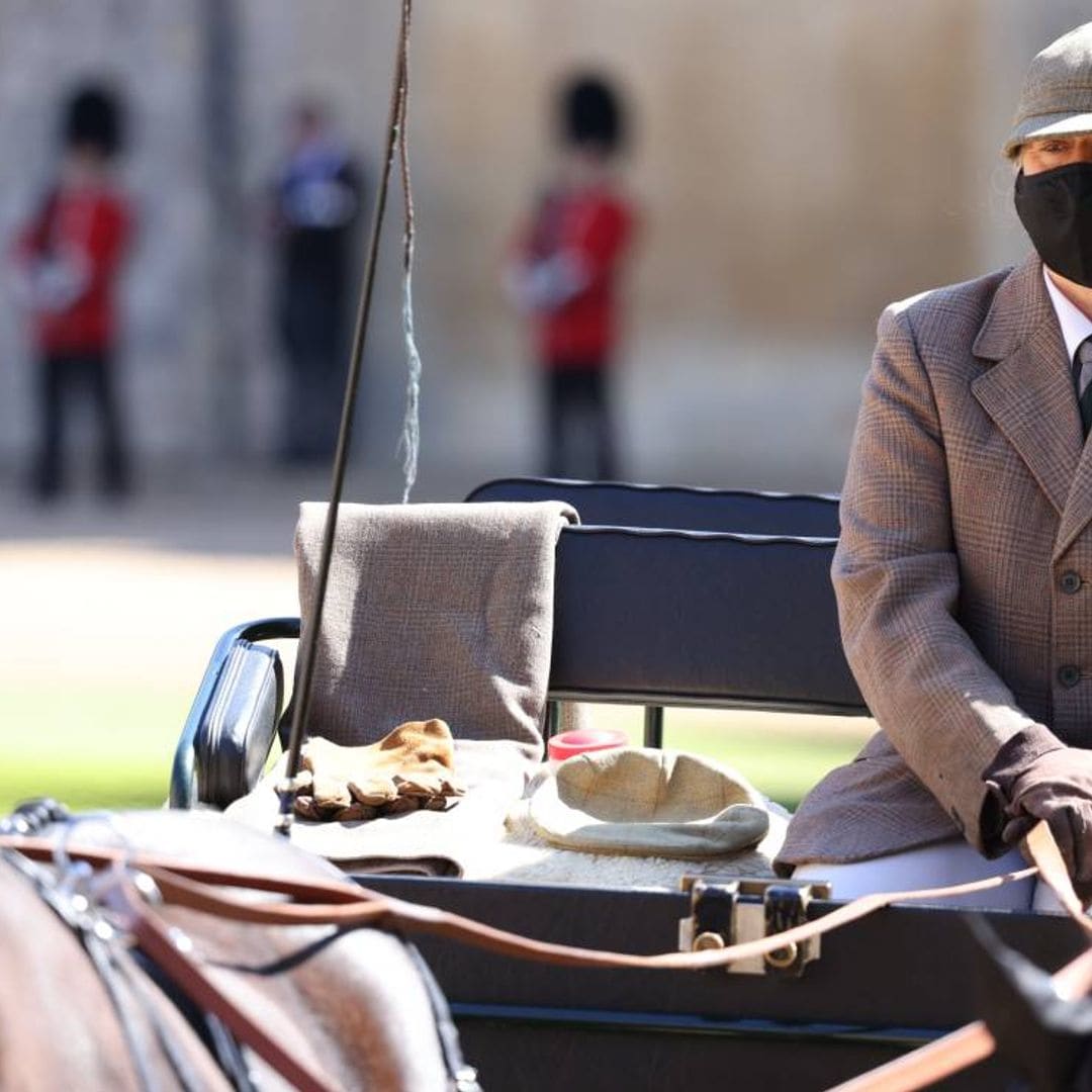 El carruaje con los guantes, la gorra y la manta de Felipe de Edimburgo, protagonistas destacados en su despedida