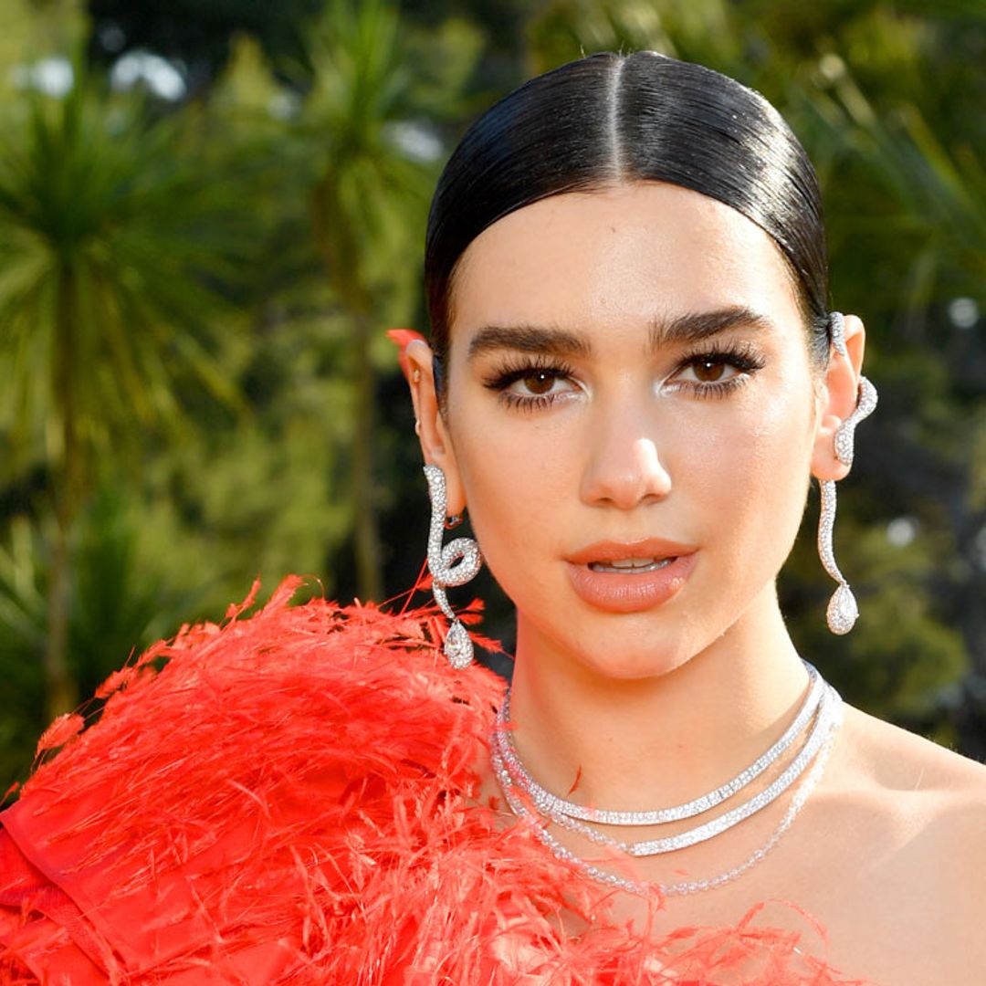Dua Lipa debuta como musa de una nueva fragancia