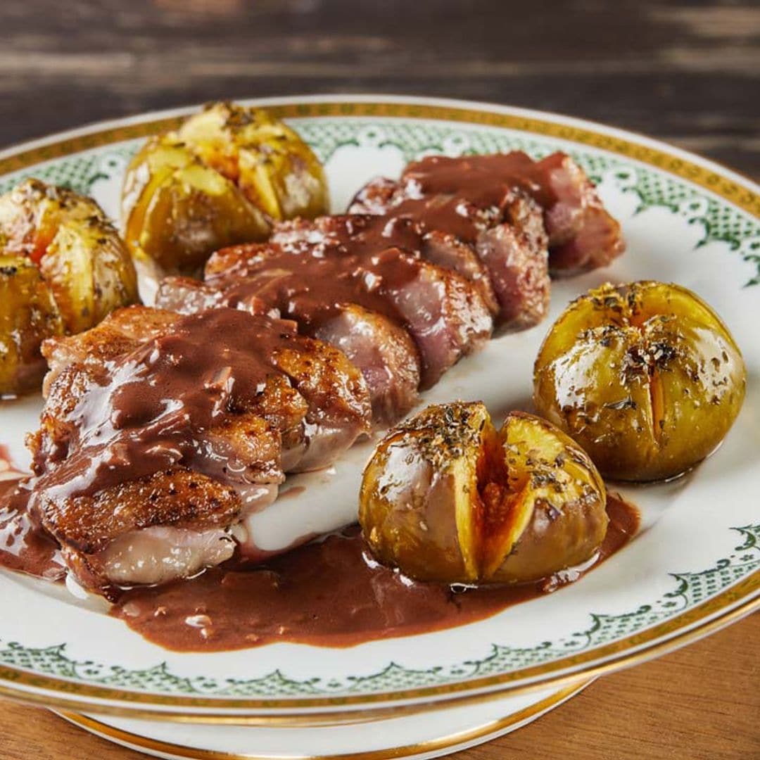 'Magret' de pato con salsa de chocolate e higos asados