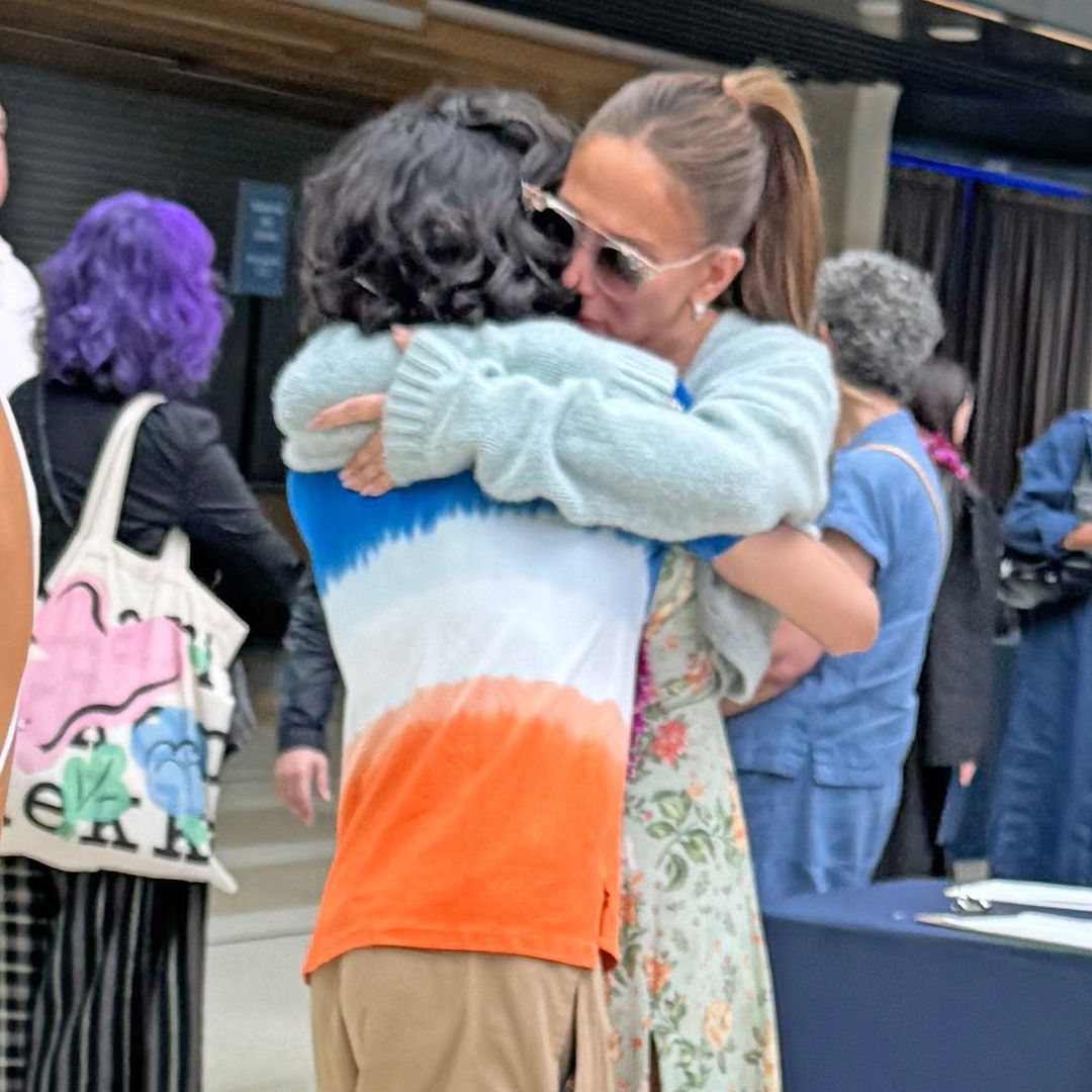 Entre lágrimas y orgullo: Jennifer Lopez no pudo contener la emoción durante la graduación de su hijo Max