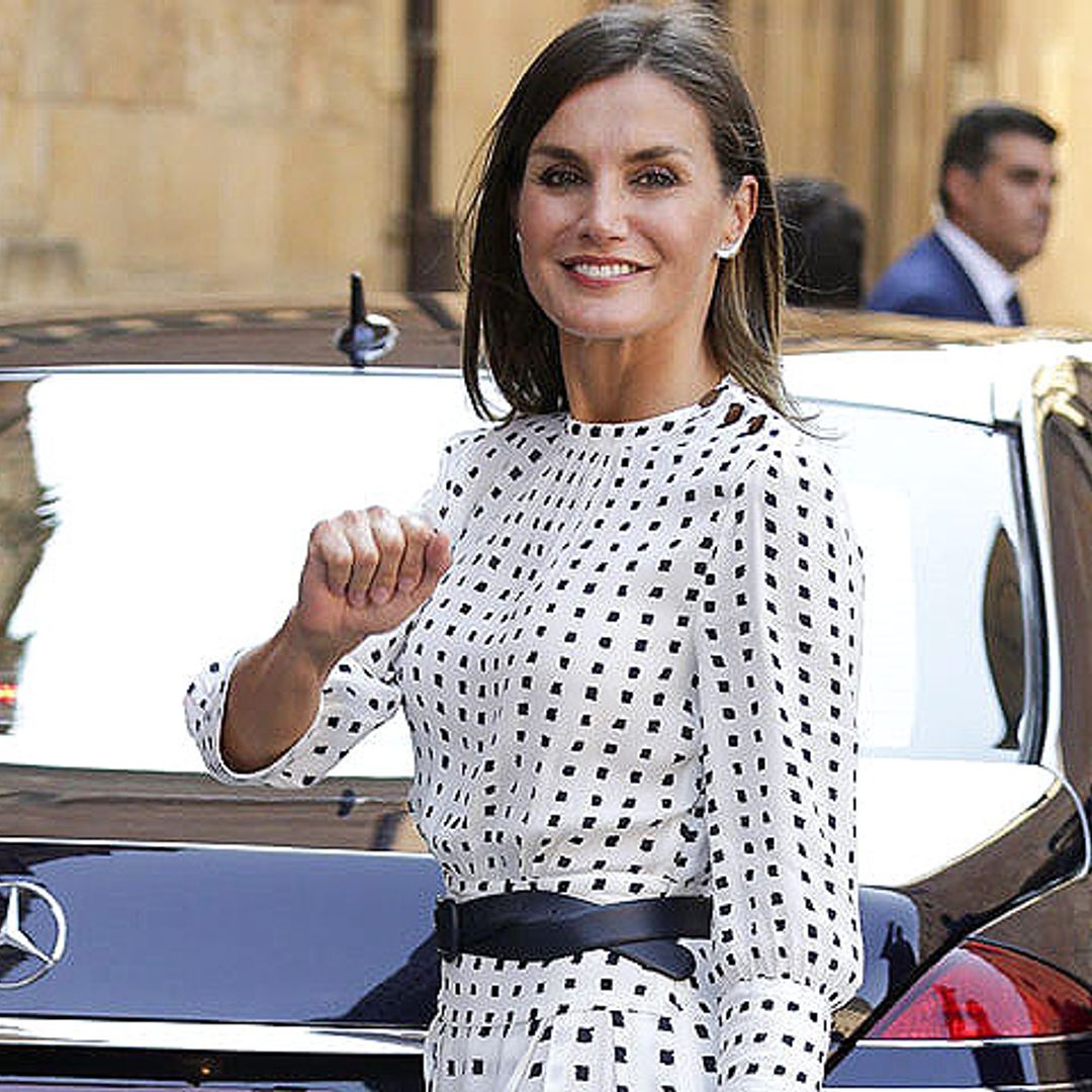 El vestido con el que Doña Letizia luce piernas y estrena nueva temporada