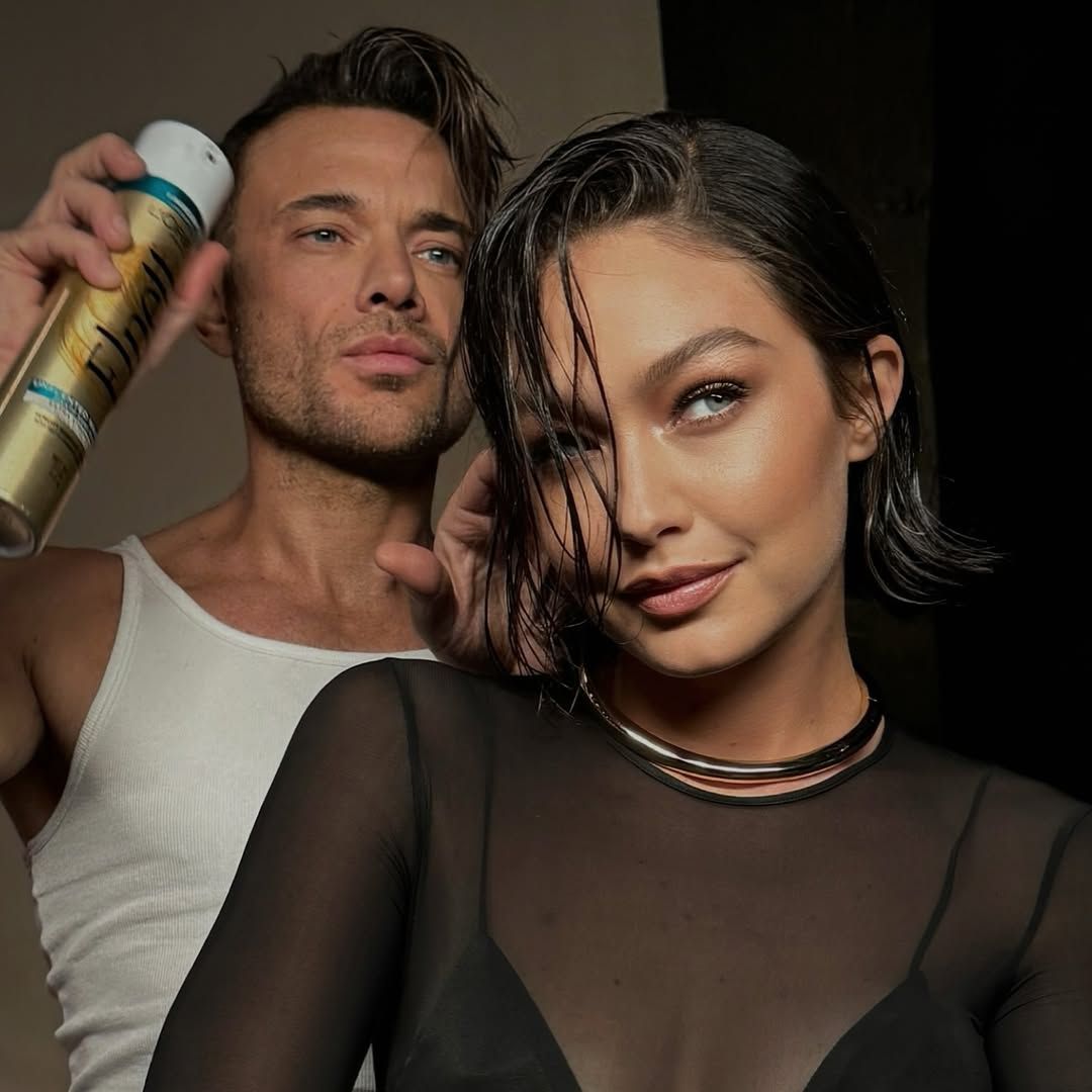 Gigi Hadid junto a su estilista, Dimitris.